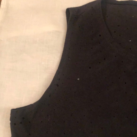 Sleeveless black top. - Picture 4 of 5
